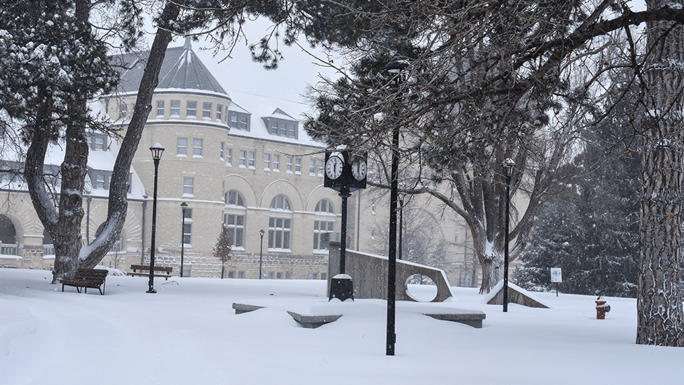 Hale Library seen from Coffman Commons. 